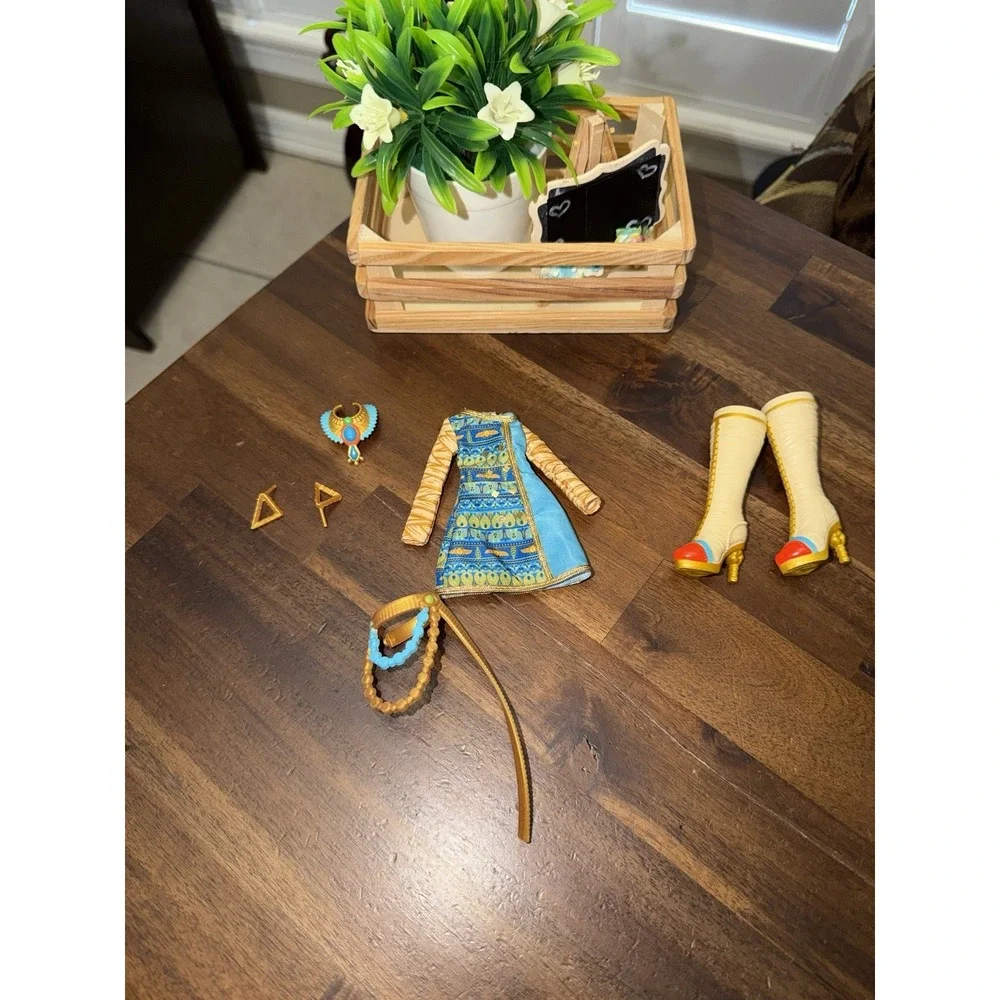 Monster High G3 Doll Cleo de‎ Nile Gold Teal Egyptian Outfit